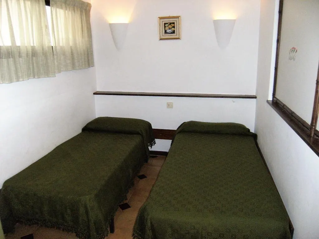 Apartamentos Jademar L'Estartit 0*,  Spain